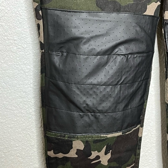 Handmade With❤️Cammo Pants Sz Large - Picture 7 of 7